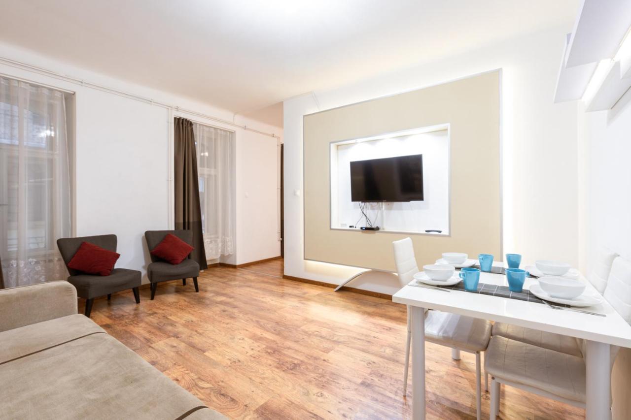 Central Seven Erzsebet Krt Budapest Exterior photo